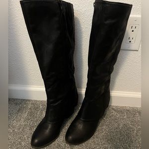 Woman’s Fergalicious By Fergie Black Boots Size 9M